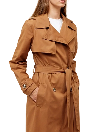 Бежевый плащ