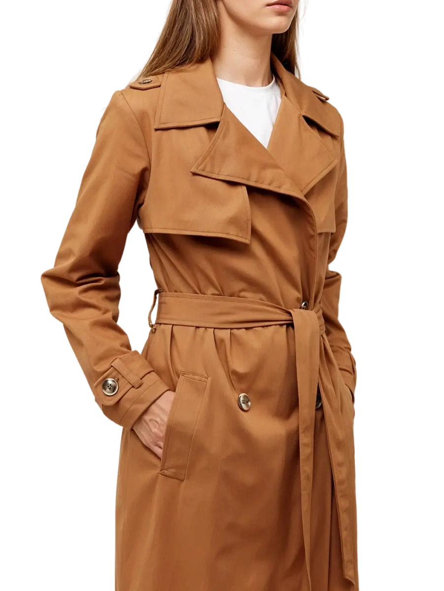 Бежевый плащ