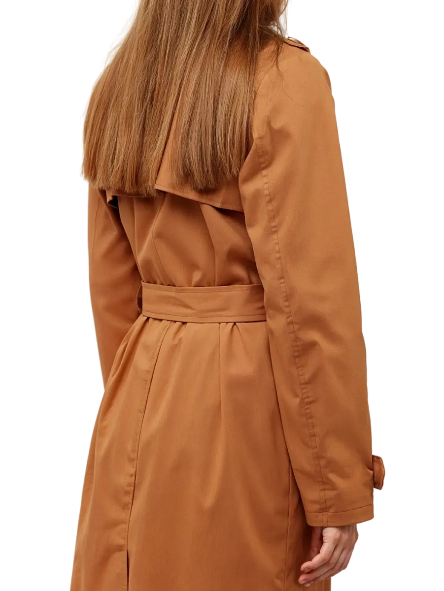 Бежевый плащ